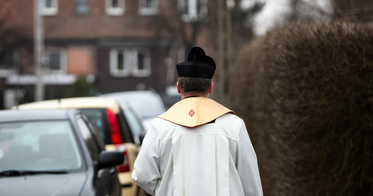 Ile Należy Dać Księdzu Podczas Kolędy Kobieta W Interiapl 2605