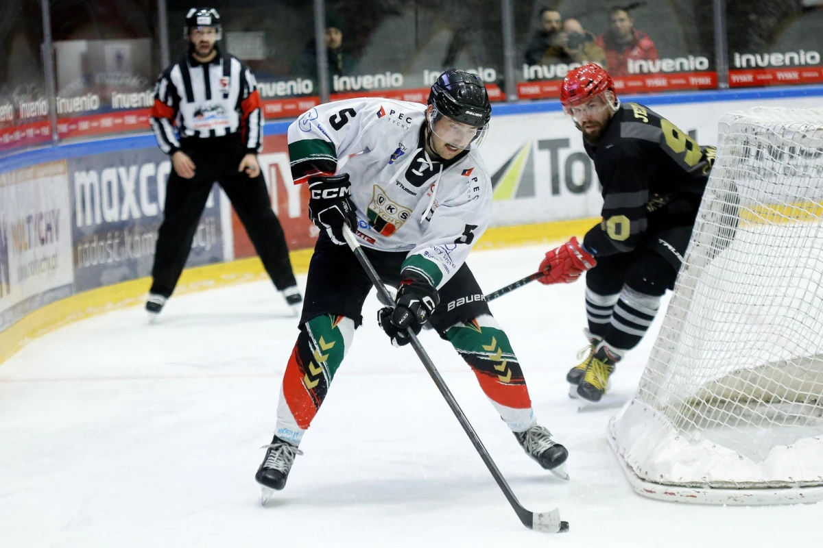 Od czwartku w Sosnowcu swój pierwszy turniej od awansu do elity rozegra hokejowa reprezentacja Polski. Biało-Czerwoni zmierza się w towarzyskim turnieju o Puchar Niepodległości z Estonią, Łotwą i Litwą. „To ma być spokojne przygotowanie i taka rozbiegówka do tego sezonu reprezentacyjnego. Tym bardziej, że trener dał też szansę wielu debiutantom” - mówi w rozmowie z RMF FM Filip Komorski. Z zawodnikiem GKS-u Tychy przed turniejem o Puchar Niepodległości rozmawiał w Sosnowcu Wojciech Marczyk z redakcji sportowej RMF FM. 