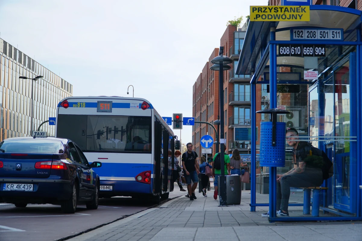 W czwartek, 9 listopada, w Krakowie zostanie uruchomiona nowa nocna linia autobusowa, która będzie kursować na trasie z dworca w Czyżynach do pętli „Na Załęczu”. Zmienione zostaną także trasy nocnych linii nr 601, 608 i 611.