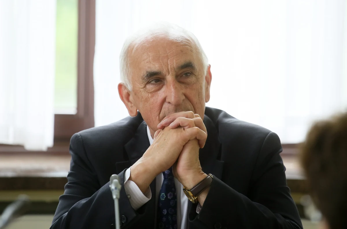 Stanisław Żelichowski, wieloletni poseł PSL, czterokrotny minister środowiska i szef klubu parlamentarnego PSL wraca do aktywnej polityki. We wtorek złożył ślubowanie i został radnym sejmiku województwa warmińsko-mazurskiego. "Za polityką nie tęskniłem, ale jest robota do zrobienia" - mówił PAP 79-letni Żelichowski.