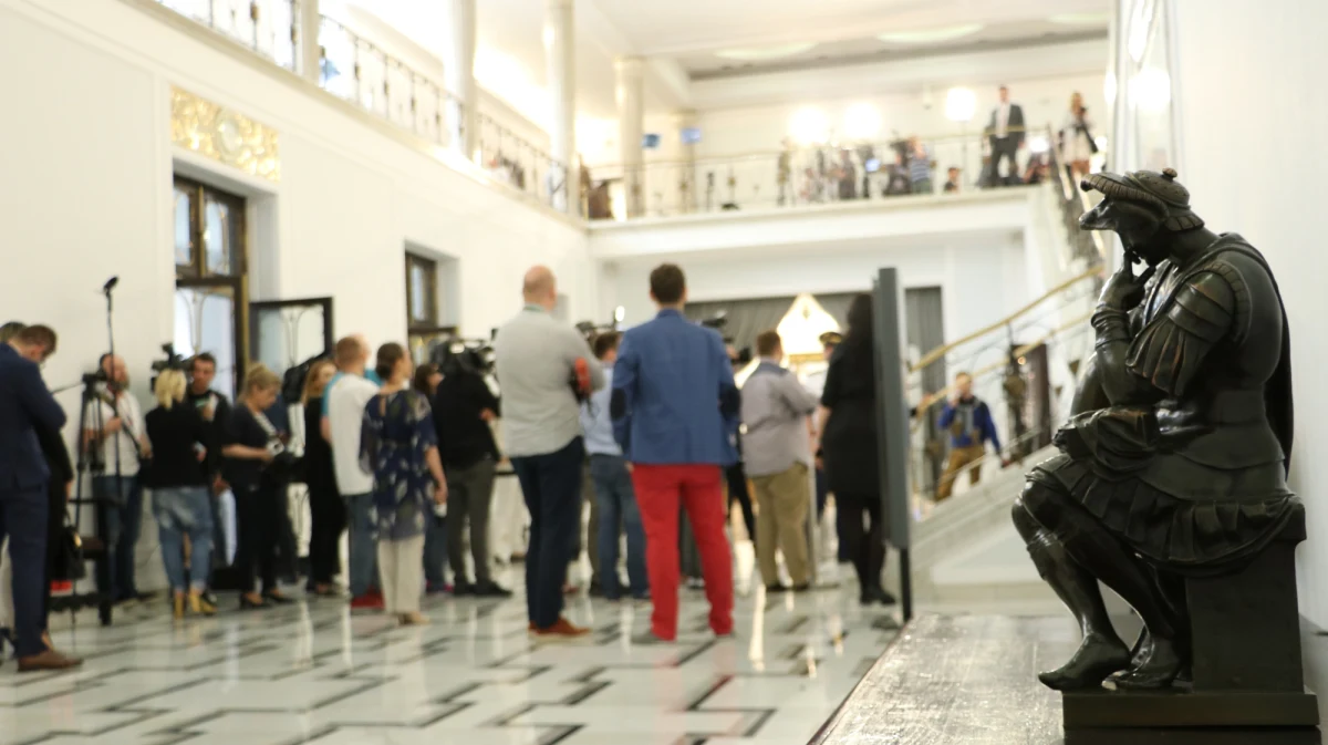 W piątek -  szykująca się do przejęcia władzy -  opozycja ma zaprezentować swoje koalicyjne porozumienie. Poznamy zarys umowy programowej, ale wszystkie nazwiska ministrów nie zostaną ujawnione.