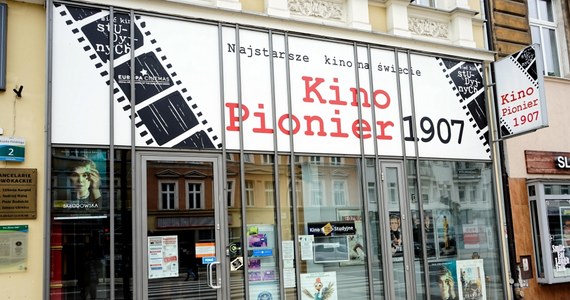 Kino Pionier ma zostać kupione przez miasto - zdecydowali radni Szczecina. To jedno z najstarszych nieprzerwanie działających w tym samym miejscu kin na świecie. Pierwsze projekcje odbyły się tam w 1907 roku.