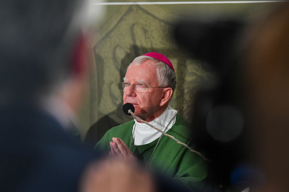 Na wokandę poznańskiego sądu wraca sprawa Marka M., oskarżonego m.in. o nawoływanie do zabójstwa abp. Jędraszewskiego. Termin rozprawy został wyznaczony na 30 listopada.