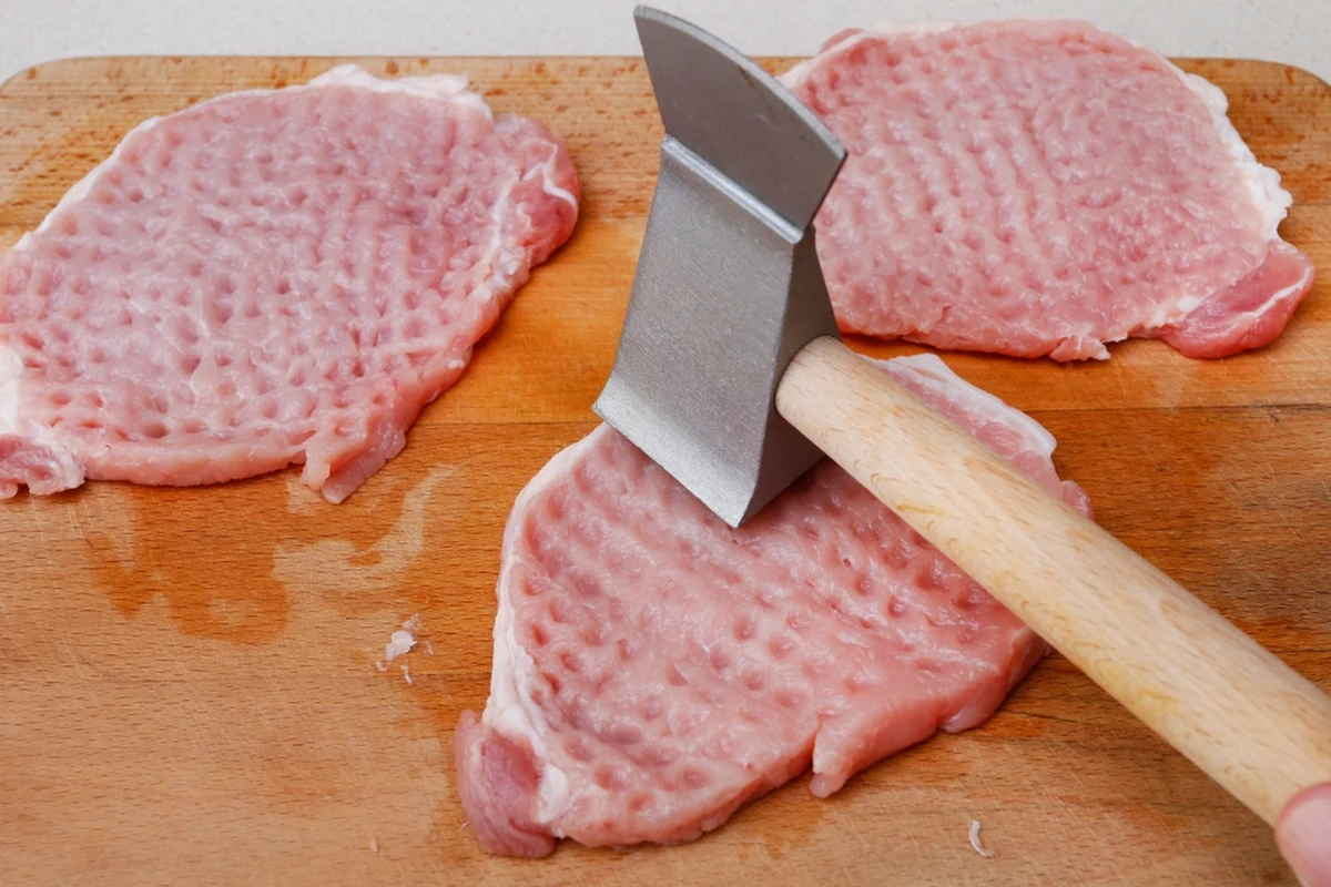 Włoska Izba Deputowanych podjęła debatę nad ustawą wprowadzającą zakaz produkcji, sprzedaży i importu żywności wytwarzanej w laboratoriach. Wcześniej przepis zatwierdził już Senat, czyli izba wyższa parlamentu Italii. Zakaz popiera włoski minister rolnictwa, a z przychylnością traktuje go także unijny komisarz ds. rolnictwa Janusz Wojciechowski. Nowe przepisy forsują włoskie organizacje rolnicze. Nowe przepisy popiera także minister rolnictwa i polityki żywnościowej i leśnej Francesco Lollobrigida.  