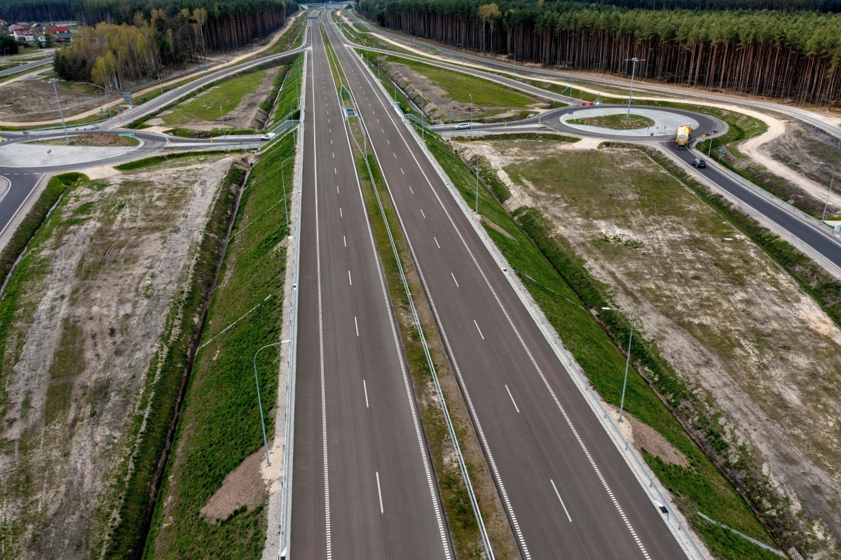 Oferta firmy Kolin Insaat Turizm Sanayi ve Ticaret o wartości ponad 1,4 mld zł została wybrana jako najkorzystniejsza w przetargu na zaprojektowanie i budowę odcinka drogi ekspresowej S19 Lutcz-Domaradz. To przedostatni odcinek trasy Via Carpatia na Podkarpaciu, który nie ma wykonawcy.