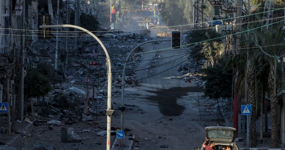 Izrael nakazuje uchodźcom opuścić największy szpital w Strefie Gazy, w którym według władz placówki schroniło się około 50 000 uchodźców. Zdaniem izraelskiej armii, Hamas używa szpitala Al-Shifa jako bazy dla rozbudowy swojej sieci podziemnych tuneli. "Hamas traktuje ludzi jak żywe tarcze" - mówi Zbigniew Parafianowicz, reporter Dziennika Gazety Prawnej, na antenie internetowego Radia RMF24.