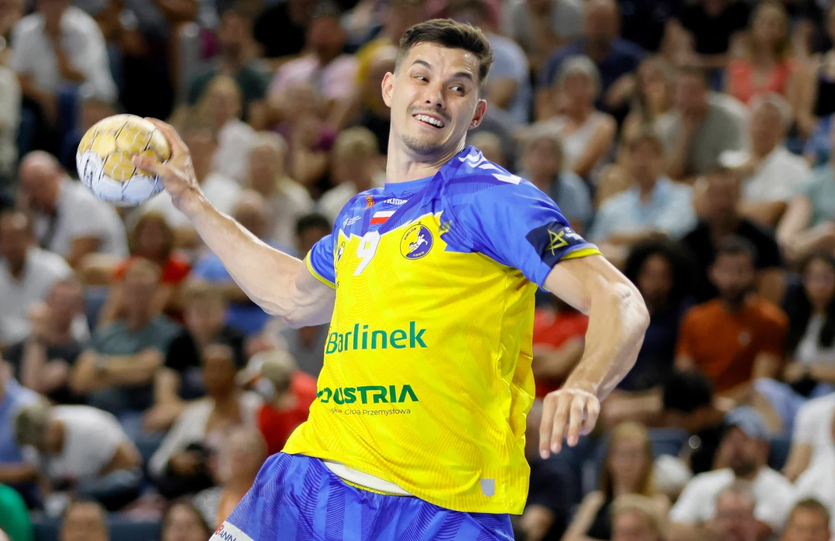 Piłkarze ręczni Industrii Kielce i niemieckiego SC Magdeburg, finaliści ostatniej edycji europejskiej Ligi Mistrzów, wygrali swoje mecze podczas rozpoczętego we wtorek w saudyjskim Damman Super Globe. W turnieju uznawanym za klubowe mistrzostwa świata uczestniczy 12 drużyn.