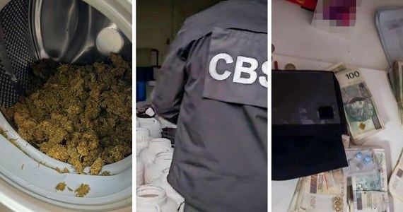 CBŚP przeprowadziło akcję, w której zatrzymano siedem osób. Policjanci przejęli również prawie 21 kg narkotyków, maczety, nóż i pałkę teleskopową. Zlikwidowali też laboratorium amfetaminy. Zatrzymani mają prawdopodobnie związek z pseudokibicami jednego z gdańskich klubów.