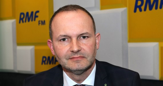 „Włodzimierz Karpiński nie jest osobą skazaną, ma prawo objąć po mnie mandat europosła” – powiedział Krzysztof Hetman w Rozmowie w południe w RMF FM i RMF24. Zdaniem wiceprezesa Polskiego Stronnictwa Ludowego w piątek nie poznamy składu rządu, a jedynie umowę koalicyjną i to, za jakie obszary państwa będą odpowiedzialne poszczególne partie. 