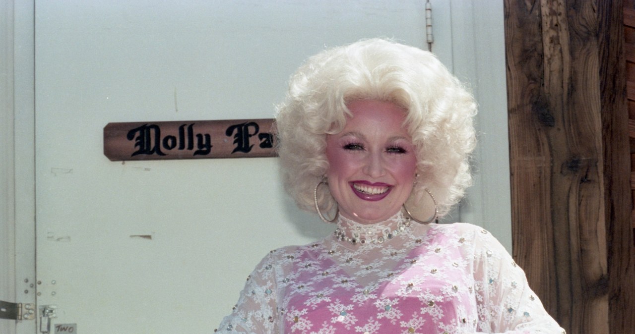 77-letnia Dolly Parton nie ma zamiaru rezygnować z branży muzycznej ani odpoczywać. Ikona muzyki country, po wydaniu 48. albumów, postanowiła pójść w nieco innym kierunku i przygotować kolejną płytę, tym razem w rockowym stylu. 