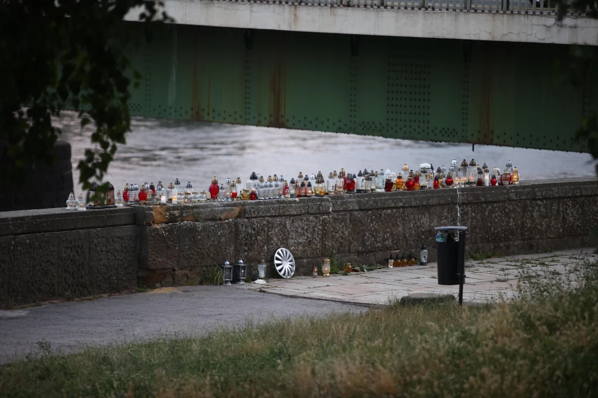 Na karę ośmiu miesięcy prac społecznych skazał sąd oskarżonego o znieważenie grobu Patryka P., jednego z czterech mężczyzn, którzy zginęli w lipcowym wypadku przy moście Dębnickim w Krakowie. Decyzja zapadła przed Sądem Rejonowym dla Krakowa-Nowej Huty.