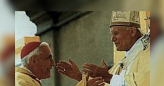 Papież Franciszek zatwierdził w środę dekret o cudownym uzdrowieniu za jego wstawiennictwem kardynała Eduardo Francisco Pironio (1920-1998) - poinformował Watykan. Oznacza to, że argentyński duchowny, przyjaciel i rodak papieża Franciszka, przewodniczący Papieskiej Rady ds. Świeckich i współorganizator wielu edycji Światowych Dni Młodzieży za pontyfikatu Jana Pawła II był, zostanie beatyfikowany.