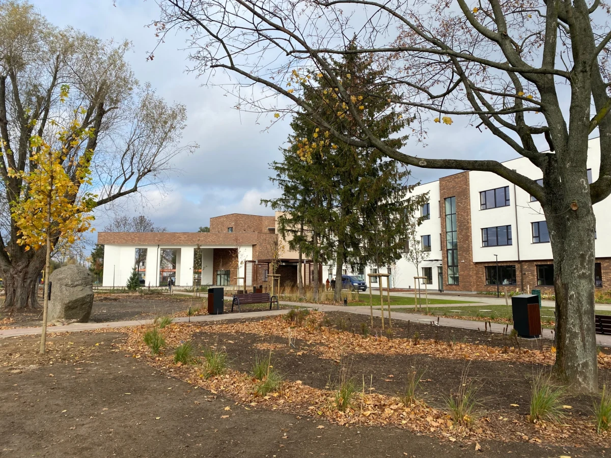 Kolejna placówka, która zapewni całodobową opiekę medyczną blisko 200 pacjentom w podeszłym wieku, została otwarta przy ul. Mehoffera na stołecznej Białołęce. Pierwsi pacjenci zostaną przyjęci już w poniedziałek. 