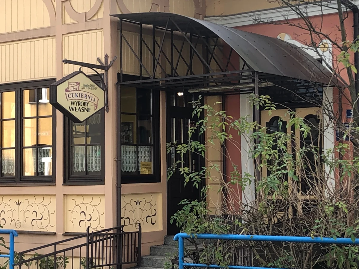 Najstarsza cukiernia w Nowym Targu otrzyma tytuł "Honorowego Ambasadora Miasta". Prowadzona od 1945 roku, przez kilka pokoleń tej samej rodziny stawia na tradycję. Niemal wszystkie przepisy ciast i ciastek pochodzą jeszcze sprzed II wojny światowej. 