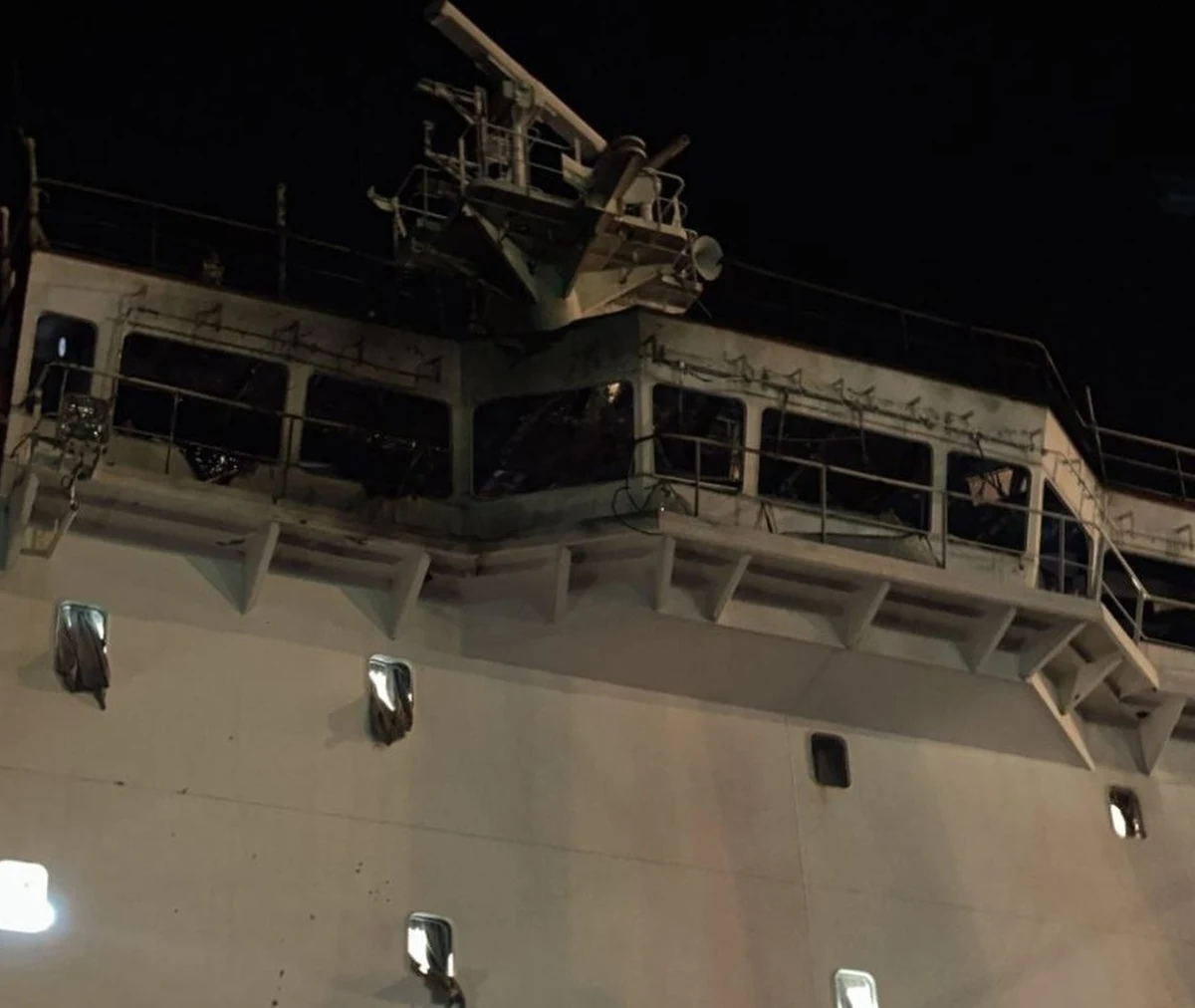 ​Rosyjska rakieta trafiła w cywilny statek pod banderą Liberii w momencie jego wchodzenia do ukraińskiego portu; zginął jeden marynarz, a cztery osoby zostały ranne - poinformowały w środę Siły Obrony Południa Ukrainy.