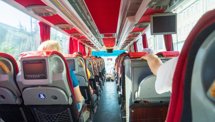  Nietypowy autobus przyjedzie do Polski. Kurs organizują komuniści