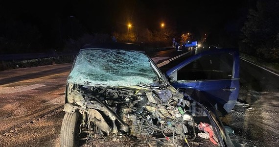 Pięć osób zostało poszkodowanych w wieczornym wypadku na drodze krajowej 88 na wysokości ul. Mikulczyckiej w Zabrzu. Czołowo zderzyły się tam dwa samochody osobowe.