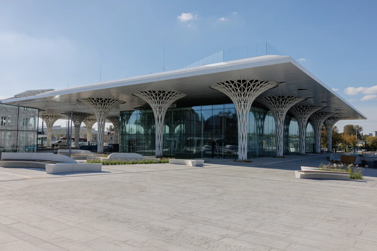 Od poniedziałku (13 listopada) od godz. 6.00 wejdą w życie zmiany w obsłudze komunikacyjnej wokół Dworca Lublin. Wprowadzona tam zostanie stała organizacja ruchu.