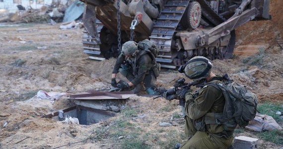 Izraelskie Siły Obronne oświadczyły, że od początku ofensywy lądowej w Gazie zniszczyły 130 szybów i tuneli Hamasu. Według żołnierzy odkryte w nich zapasy wody i infrastruktura filtrująca powietrze wskazują na przygotowania członków organizacji do długotrwałego przebywania pod ziemią. 