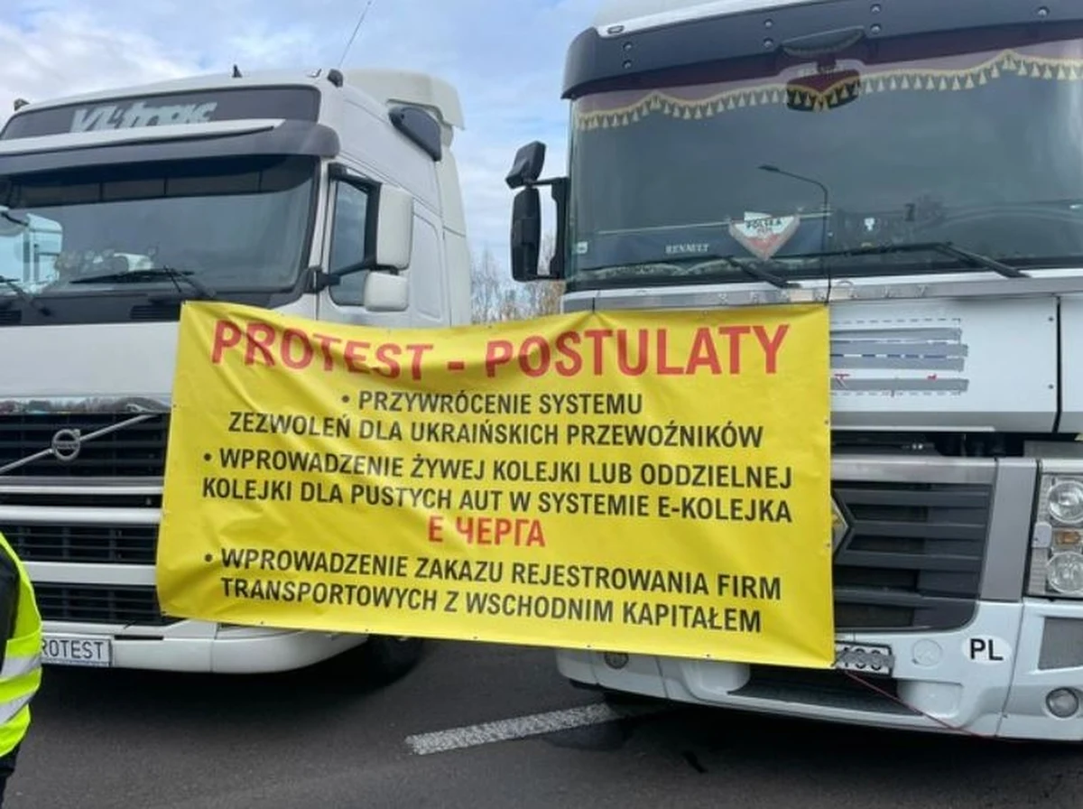Długie kolejki tirów przed przejściami granicznymi z Ukrainą. Od czterech dni dojazd do części z nich blokują protestujący polscy przewoźnicy, którzy chcą przywrócenia pozwoleń dla ukraińskich firm.