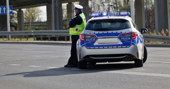 W miejscowości Klwatka Królewska ( Mazowieckie) nieodpowiedzialny kierowca podczas wyprzedzania doprowadził do zderzenia z innym pojazdem. Miał blisko 3 promile alkoholu w organizmie i w aucie wiózł ciężarną partnerkę.