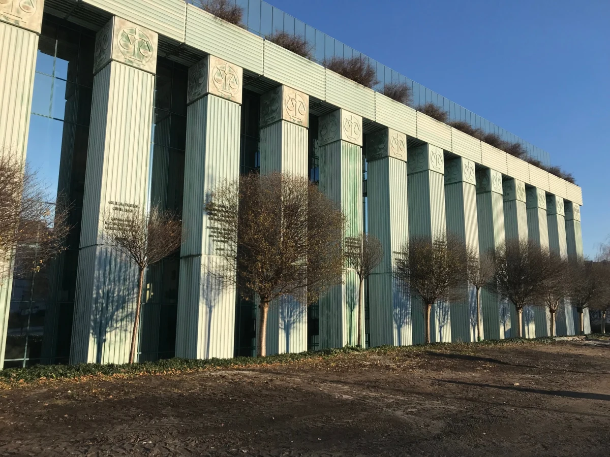 Po tym, jak tzw. "starzy" sędziowie zbojkotowali opiniowanie proponowanego przez Andrzeja Dudę projektu zmian w Sądzie Najwyższym, Kancelaria Prezydenta czeka na wyjaśnienia Pierwszej Prezes Sądu Najwyższego i opinię KRS. Niezależnie jednak od ich treści Andrzej Duda może wprowadzać zmiany w regulaminie tak długo, jak długo Mateusz Morawiecki pozostaje premierem.