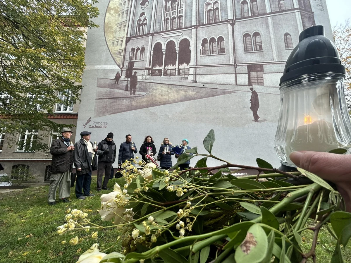 85 lat temu w Niemczech doszło do tzw. nocy kryształowej. Jej nazwa wzięła się od odłamków szkieł i kryształów z witryn żydowskich sklepów i warsztatów, zniszczonych przez podjudzone bojówki. Pogrom miał miejsce też w niemieckim wówczas Stettinie. Dziś, polscy mieszkańcy i przedstawiciele organizacji żydowskich uczcili pamięć ofiar tamtych tragicznych wydarzeń.