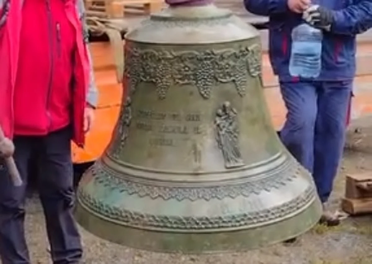 Pracownicy Muzeum Budownictwa Ludowego (MBL) w Sanoku przy udziale służb konserwatorskich i społeczników wydobyli dzwon z nieistniejącej cerkwi w Maniowie na Podkarpaciu. 300-kilogramowy dzwon po ponad 80 latach od ukrycia go przez dawnych mieszkańców zachował się w doskonałym stanie.