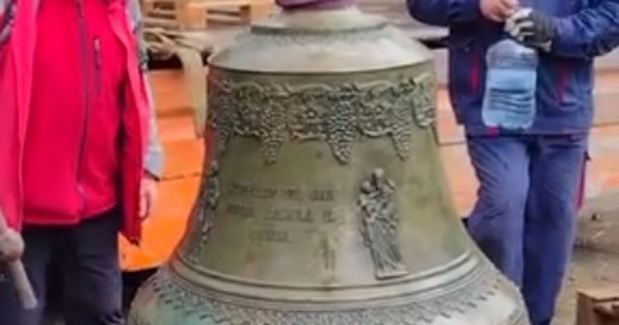 Pracownicy Muzeum Budownictwa Ludowego (MBL) w Sanoku przy udziale służb konserwatorskich i społeczników wydobyli dzwon z nieistniejącej cerkwi w Maniowie na Podkarpaciu. 300-kilogramowy dzwon po ponad 80 latach od ukrycia go przez dawnych mieszkańców zachował się w doskonałym stanie.