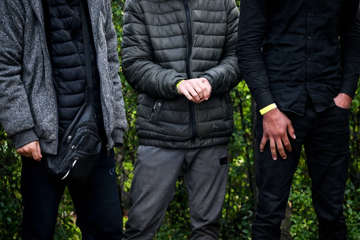 Już niemal milion migrantów dostało się w 2023 r. nielegalnie na terytorium Unii Europejskiej - taką informację podał w czwartek chorwacki minister spraw wewnętrznych Davor Bożinović, przedstawiając parlamentowi raport swojego resortu. Prawicowa opozycja parlamentarna wezwała rząd Chorwacji do wysłania na granice kraju wojsk, aby chronić je przed napływem migrantów.