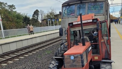 Zderzenie pociągu z traktorem. Jedna osoba ranna