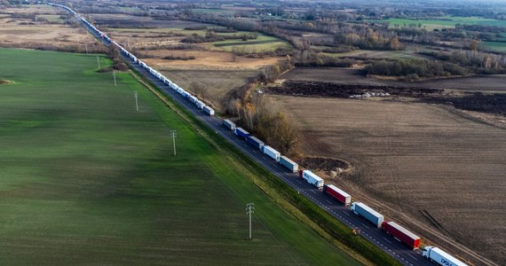 Po trzech godzinach zakończyły się negocjacje przedstawicieli rządu z przewoźnikami, którzy blokują przejścia na granicy polsko-ukraińskiej. Rozmowy okazały się bezowocne. 
