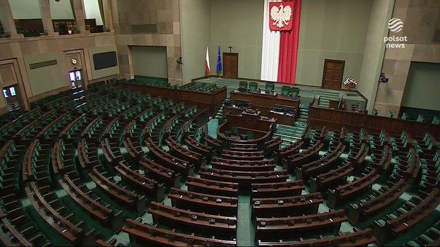 Dziś ostatnia tura rozmów opozycji - jutro dopięta ma zostać umowa koalicyjna, a pierwsze posiedzenie Sejmu odbędzie się w poniedziałek. Choć partie zamieniają się w Sejmie miejscami, to nie wiadomo jeszcze kto kogo podsiądzie w przyszłym rządzie.Materiał dla "Wydarzeń" przygotowała Anna Krawczyk-Szot.