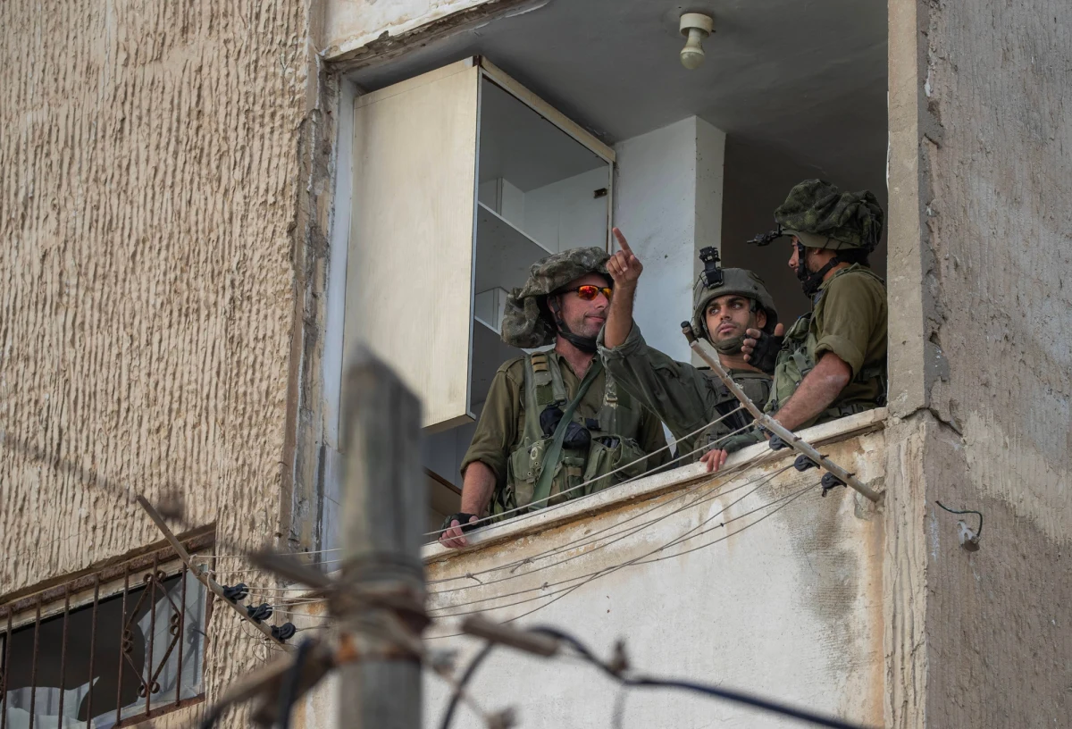 Rzecznik Rady Bezpieczeństwa Narodowego (NSC) USA John Kirby przekazał w czwarte, że Izrael zgodził się na czterogodzinne przerwy w walkach w północnej części Strefy Gazy. Ma to pozwolić m.in. na ewakuację ludności cywilnej z tych obszarów.