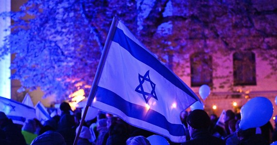 Ponad 100 osób wzięło udział we Wrocławiu w Marszu Wzajemnego Szacunku, który co roku organizowany jest 9 listopada - w rocznicę Nocy Kryształowej. "Dziś znów jest czas, aby świat powiedział – nigdy więcej" – mówiła przewodnicząca Gminy Wyznaniowej Żydowskiej we Wrocławiu Klara Kołodziejska-Połtyn.