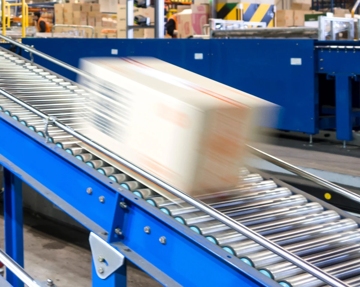 Ok. 40-letni pracownik poniósł śmierć, gdy robot pomylił go z pudełkiem na warzywa i przygniótł do przenośnika taśmowego – podaje BBC powołując się na agencję Yonhap. Do tragedii doszło w zakładach przetwórstwa spożywczego w Korei Południowej.