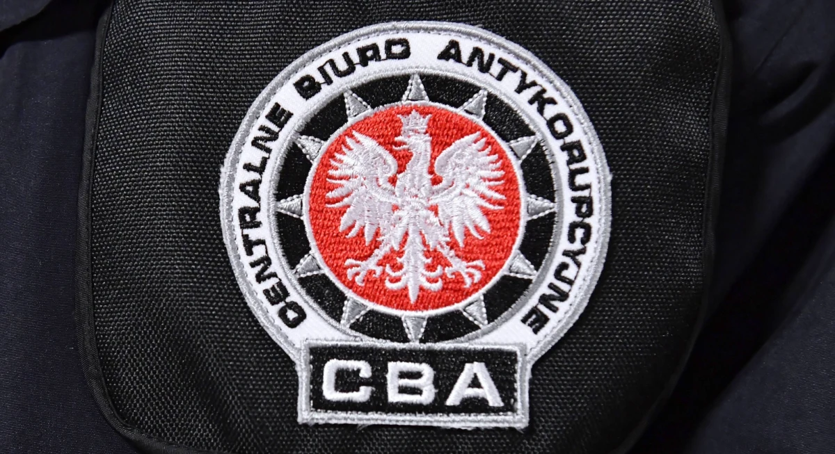 Centralne Biuro Antykorupcyjne zatrzymało byłego szefa prokuratury apelacyjnej w Warszawie i jego córkę. Doniesienia "Superwizjera" TVN w rozmowie z PAP potwierdził Robert Sosik z biura prasowego CBA.