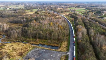 Coraz dłuższa kolejka tirów na polsko-ukraińskich przejściach granicznych