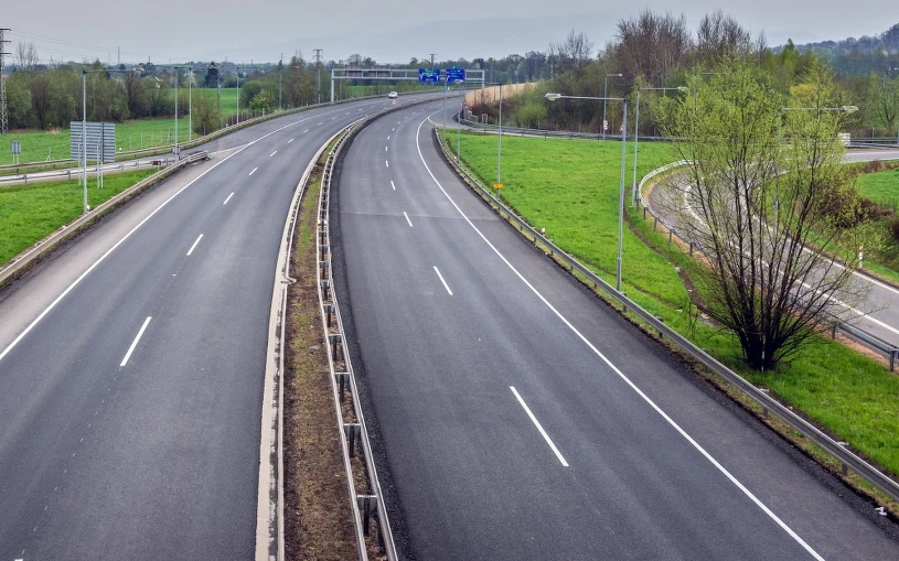Zbudowali autostradę, teraz ją likwidują. Nikt nie chciał nią jeździć