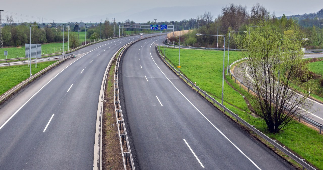 Zbudowali autostradę, teraz ją likwidują. Nikt nie chciał nią jeździć