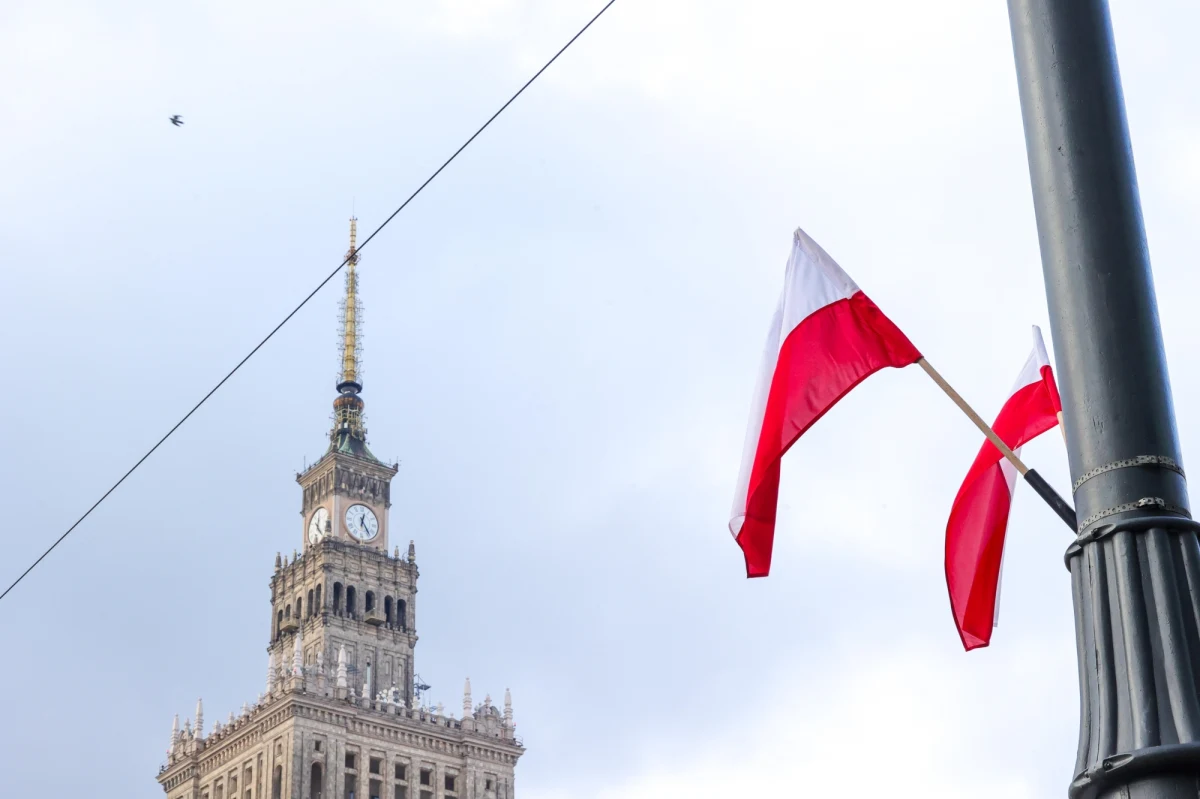12 zaplanowanych zgromadzeń w centrum Warszawy utrudni mieszkańcom podróżowanie po stolicy. Na sobotę zgłoszono kilkanaście pomysłów na obchody Święta Odzyskania Niepodległości, które sparaliżują ruch w mieście: od porannego Biegu Niepodległości aż po popołudniowy Marsz Niepodległości.