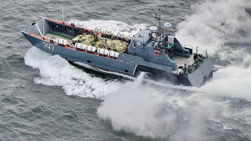 Siły Zbrojne Ukrainy pochwaliły się swoim kolejnym spektakularnym sukcesem. W porcie na Krymie zniszczono dwie rosyjskie łodzie desantowe.