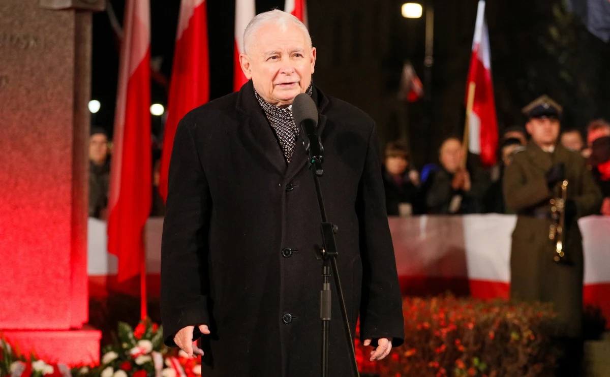 "My, Polacy chcemy być wolni, chcemy być niepodlegli i nie chcemy podlegać Niemcom" - powiedział Jarosław Kaczyński w przemówieniu w ramach społecznych obchodów w przededniu Narodowego Święta Niepodległości. Prezes Prawa i Sprawiedliwości wspomniał również o "utracie przez Polskę niepodległości" i "planie Unii Europejskiej, mającym doprowadzić do anihilacji polskiego państwa".