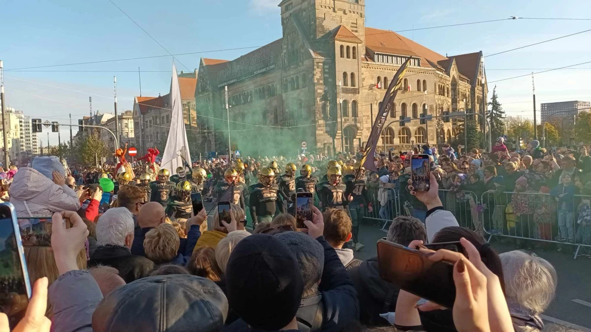Ulica Święty Marcin w Poznaniu obchodzi imieniny. W programie uroczystości znalazł się między innymi barwny korowód i przekazanie przez prezydenta Jacka Jaśkowiaka kluczy do bram miasta Św. Marcinowi.