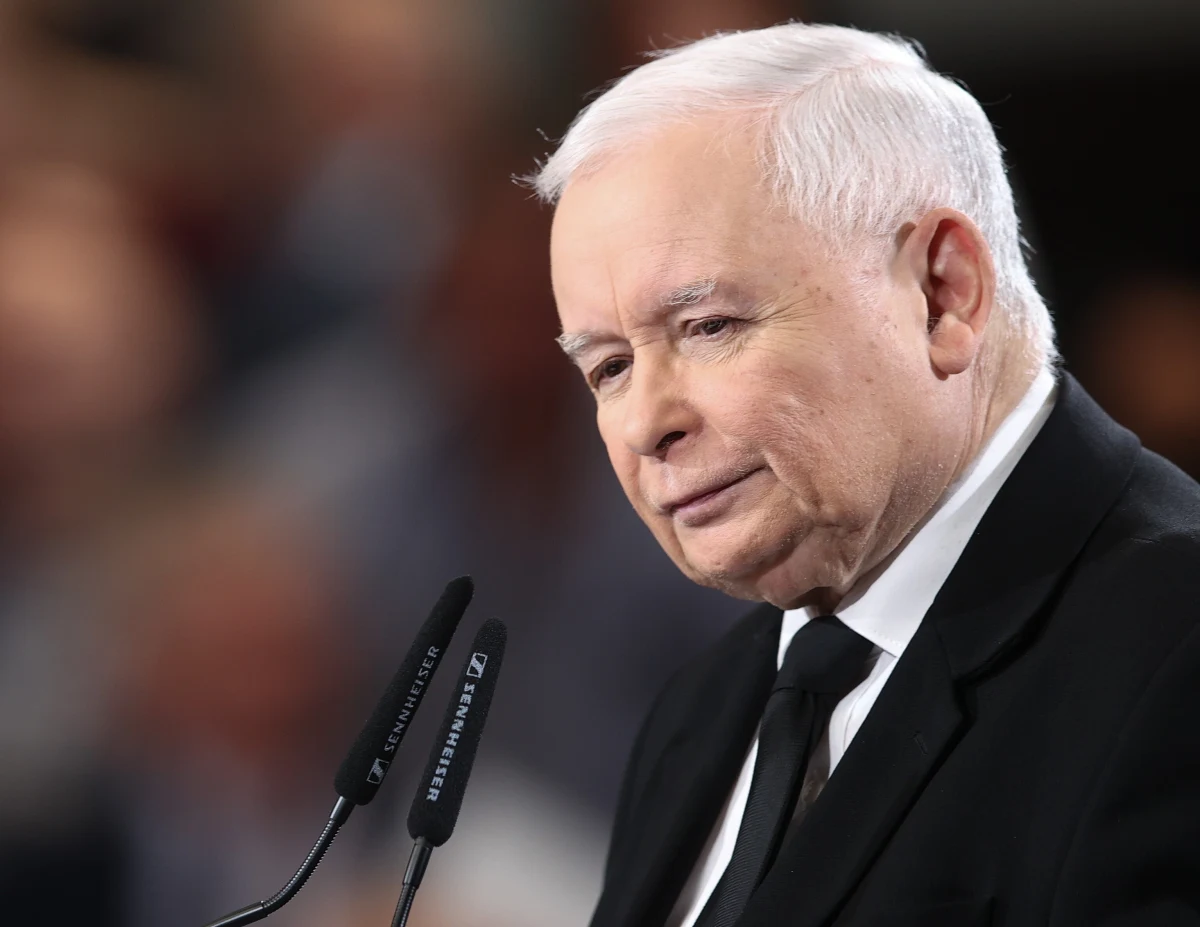 "Pamiętajcie państwo, że cierpieć, czy nawet umierać za ojczyznę, to rzecz piękna. Musimy to mieć w sercu, po to, żeby zwyciężyć" - powiedział w sobotę prezes PiS Jarosław Kaczyński podczas krakowskich obchodów Narodowego Święta Niepodległości. "Walczymy o to, aby ten rząd (Tuska - przyp. red.) nie powstał" - stwierdził lider PiS.