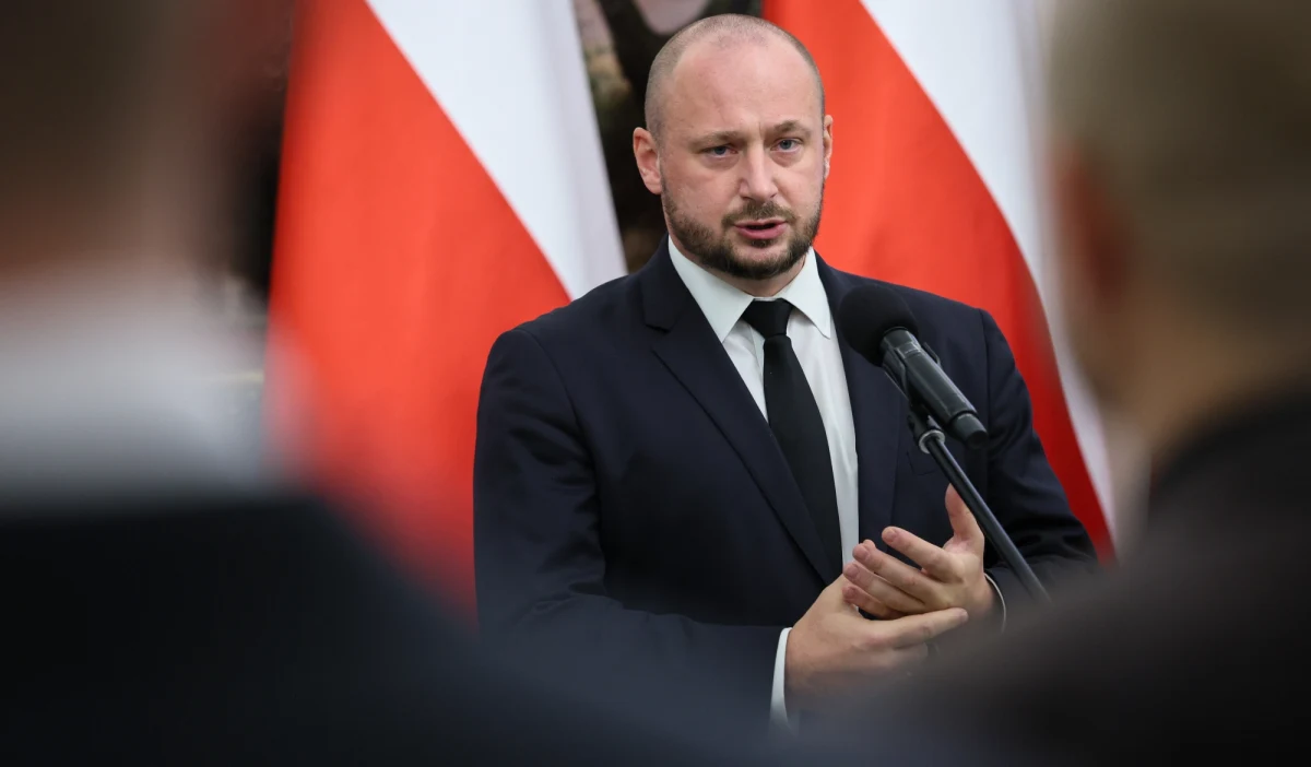 Przebywający z wizytą w Izraelu szef Biura Bezpieczeństwa Narodowego Jacek Siewiera powiedział, że "na terytorium Strefy Gazy znajdują się polscy obywatele". "Jeden z nich jest w gronie zakładników" - poinformował, dodając, że Polska o nich wszystkich pamięta i nie ustaje w wysiłkach sprowadzenia ich do miejsca, w którym będą bezpieczni.