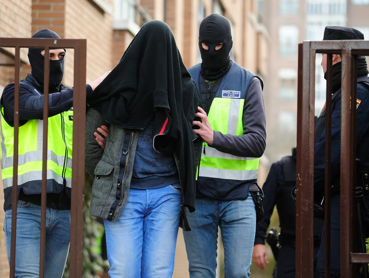 Hiszpańskie służby policyjne poinformowały o przeprowadzeniu największej w historii kraju obławy na domniemanych pedofilów. Do sobotniego popołudnia w różnych częściach kraju zatrzymano łącznie 121 osób.