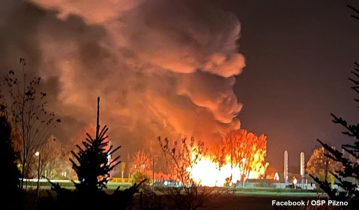 Kilkudziesięciu strażaków gasiło pożar fabryki trumien w Pilznie na Podkarpaciu. Nikt nie ucierpiał w wyniku zdarzenia.