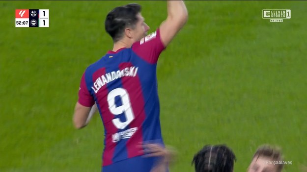 Robert Lewandowski strzelił gola na 1:1 w meczu Alaves - Barcelona w 13. kolejce ligi hiszpańskiej. Polski napastnik w 53. minucie wykorzystał dośrodkowanie Julesa Kounde i pokonał golkipera gospodarzy pięknym uderzeniem głową. Dla snajpera "Dumy Katalonii" było to pierwsze trafienie od 23 września i ligowego spotkania z Celtą Vigo.

 

Zdjęcia: Eleven Sports