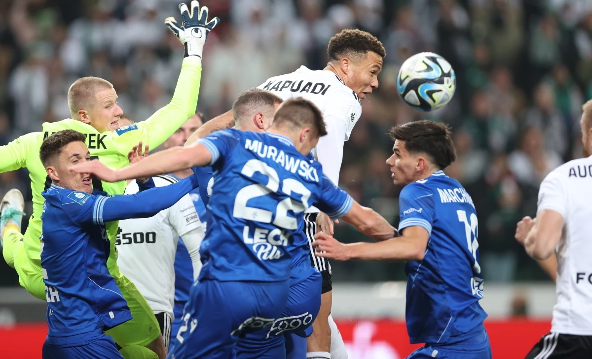 Nieco ponad 29 tys. kibiców zgromadzonych na stadionie przy ul. Łazienkowskiej w Warszawie może odczuwać wielki niedosyt, bowiem szlagier ekstraklasy zawiódł na całej linii. W meczu nie padła ani jedna bramka, a przez większość spotkania po prostu wiało nudą.